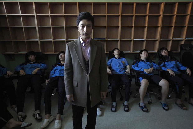 Cuộc chiến thi đại học Hàn Quốc: Học 16 tiếng/ngày, nhốt mình trong phòng biệt giam trắng, ám ảnh đến mức cần thôi miên để trấn tĩnh - Ảnh 8.