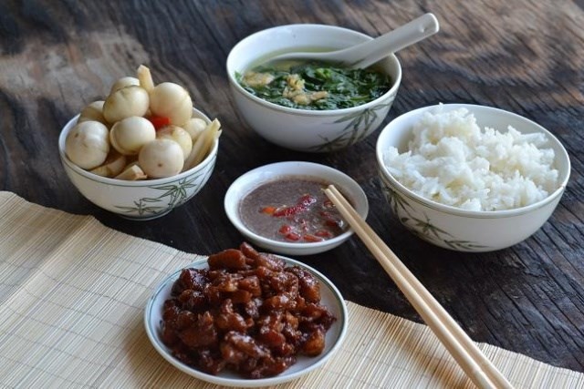 3 kiểu ăn cơm cực tai hại mà người Việt cần phải từ bỏ ngay trước khi làm 