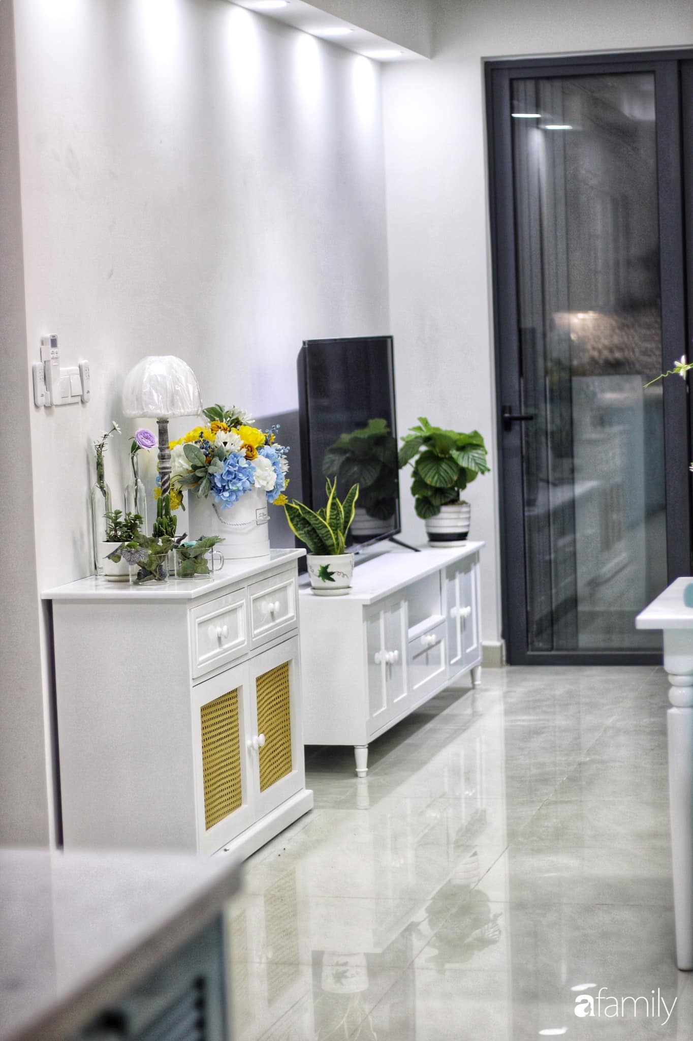 Căn hộ 71m² đẹp nhẹ nhàng, xinh yêu với điểm nhấn màu xanh bạc hà có chi phí hoàn thiện 200 triệu đồng ở Sài Gòn - Ảnh 8.