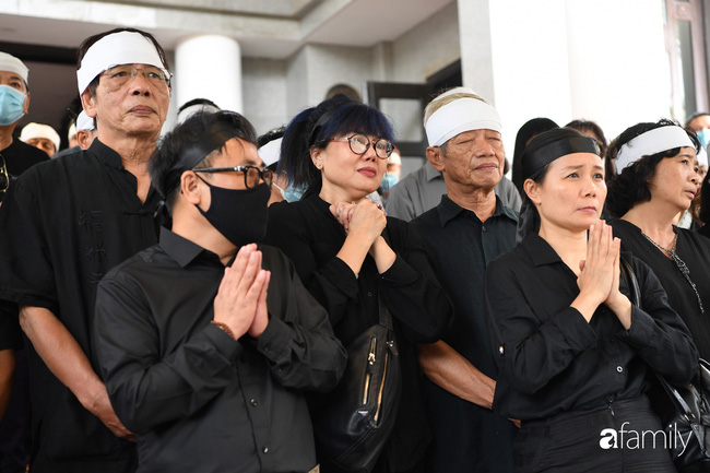 Dàn nghệ sĩ nghẹn ngào trong đám tang nhạc sĩ Phó Đức Phương: Tùng Dương khóc nức nở trước linh cữu - Ảnh 4.