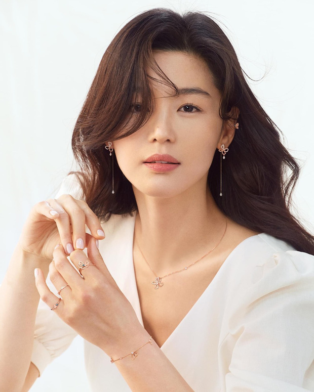 BXH top 10 mỹ nhân đẹp nhất xứ Hàn: Hoàn mỹ như Song Hye Kyo, Son Ye Jin vẫn phải lùi bước trước một người đẹp 49 tuổi  - Ảnh 6.