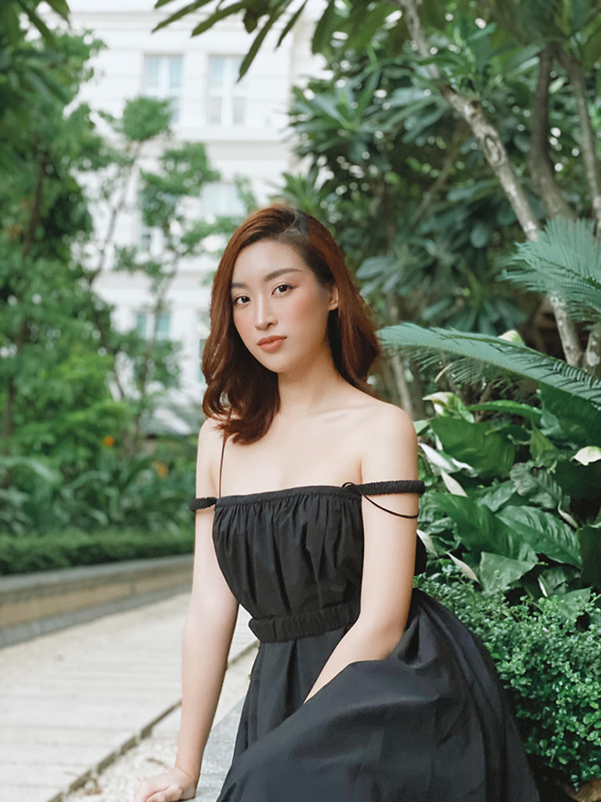 Hoa hậu Đỗ Mỹ Linh chăm khoe ảnh bikini táo bạo - Ảnh 11.