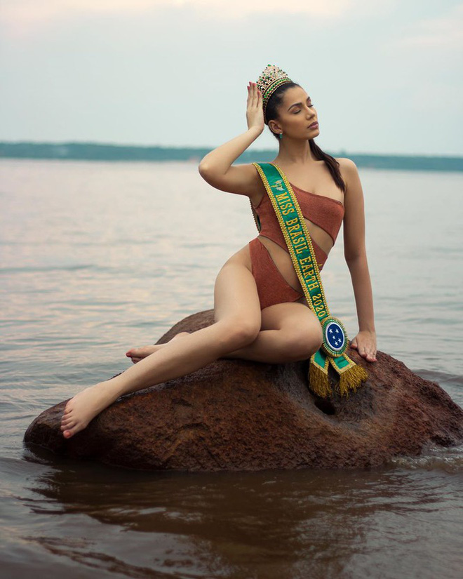 Tân Hoa hậu Trái đất Brazil tung bộ ảnh nóng bỏng mắt với bikini - Ảnh 2.
