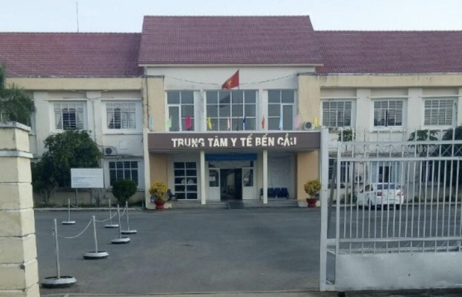 Tây Ninh: Ăn bánh trung thu khoảng 30 phút, nhiều học sinh 4 trường tiểu học đau bụng, nôn ói phải nhập viện cấp cứu - Ảnh 1.