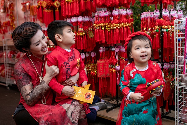 Nguyễn Hồng Nhung và 16 năm sau lùm xùm lộ ảnh nóng: Nữ ca sĩ tay trắng làm giàu nơi đất khách, hai cuộc tình 