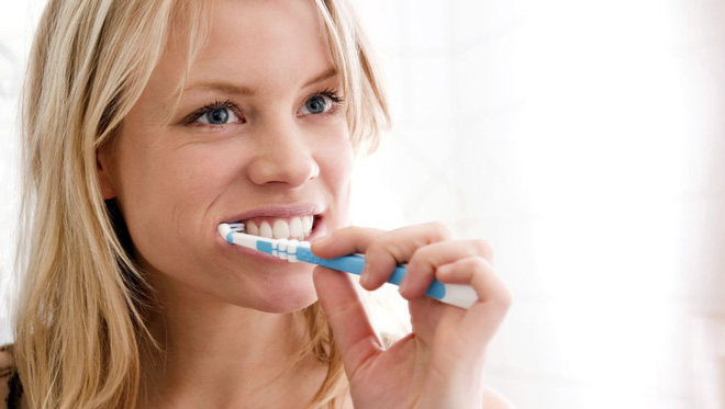 Bí quyết giúp bảo vệ răng khỏe đẹp bền chắc từ 0 đến 100 tuổi: Mỗi người đều nên làm tốt - Ảnh 4.
