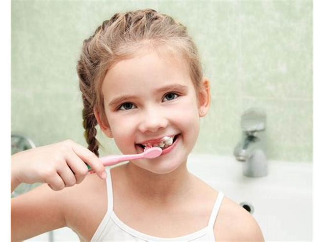 Bí quyết giúp bảo vệ răng khỏe đẹp bền chắc từ 0 đến 100 tuổi: Mỗi người đều nên làm tốt - Ảnh 3.
