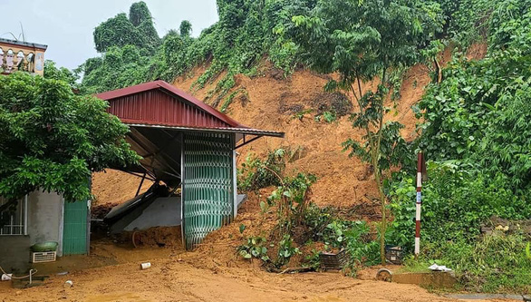 Lào Cai mưa lớn kỷ lục 63 năm qua gây ngập lụt cuốn trôi nhà dân, bé 3 tuổi tử vong - Ảnh 8.