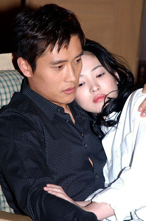 Phim rating kỷ lục giúp cả dàn sao đổi đời: Bae Yong Joon, Choi Ji Woo hóa ông hoàng bà chúa, Song Hye Kyo chưa thị phi bằng Á hậu tù tội - Ảnh 10.