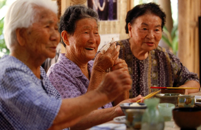 Quần đảo Okinawa tại Nhật Bản là một trong những nơi có nhiều người sống trên 100 tuổi nhất thế giới: Bí mật sống thọ của họ là gì? - Ảnh 5.