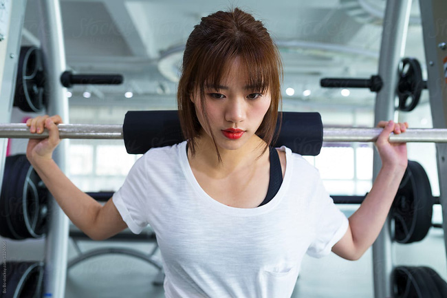 Lót dạ bằng loại sinh tố này trước khi đến phòng tập gym, tốc độ đốt mỡ giảm cân của chị em sẽ được gia tăng đáng kể - Ảnh 1.