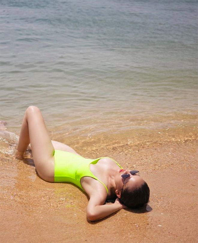 Hoa hậu Kỳ Duyên lại tung ảnh bikini gợi cảm - Ảnh 2.
