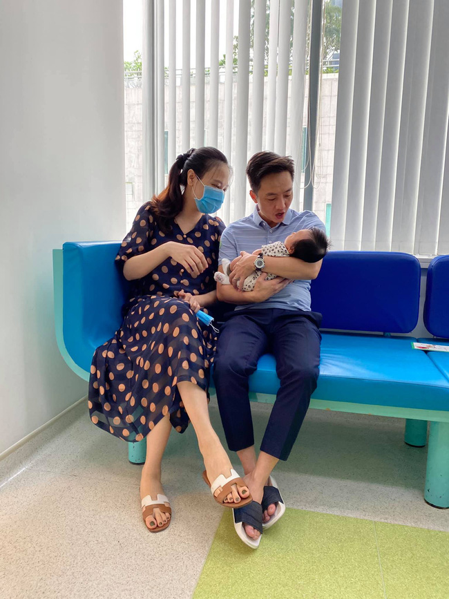 Lần đầu tiên đi tiêm phòng, con gái nhà Cường Đô La và Đàm Thu Trang lại có phản ứng thế này - Ảnh 2.
