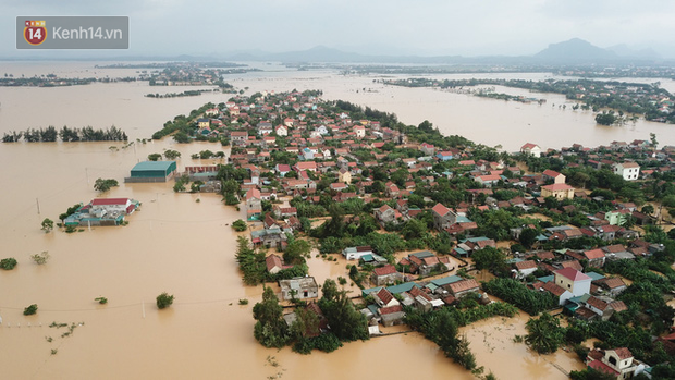 Chùm ảnh, video flycam: Cận cảnh lũ lịch sử nhấn chìm đường sá, ngập hàng ngàn ngôi nhà ở Quảng Bình - Ảnh 12.
