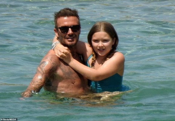 Nhìn loạt khoảnh khắc này từ cô út nhà David Beckham, ai nghĩ được đây lại là vóc dáng của một bé gái mới lên 9 - Ảnh 13.
