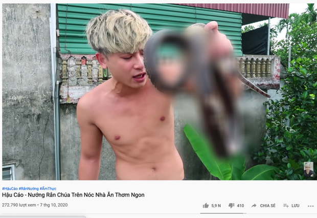SỐC: Xuất hiện kênh YouTube phản cảm hơn cả con trai bà Tân, làm clip ăn rắn và bắt động vật quý hiếm - Ảnh 2.