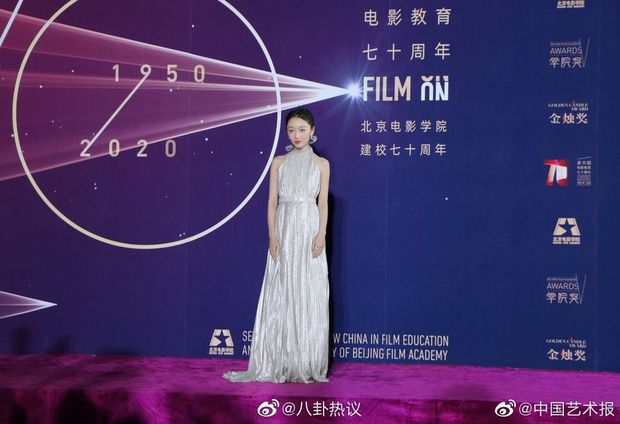 Sao khủng đổ bộ lễ kỷ niệm 70 năm Học viện Điện ảnh Bắc Kinh: Dương Mịch - Dương Tử đọ sắc, đôi chân của Quan Hiểu Đồng gây bão - Ảnh 16.