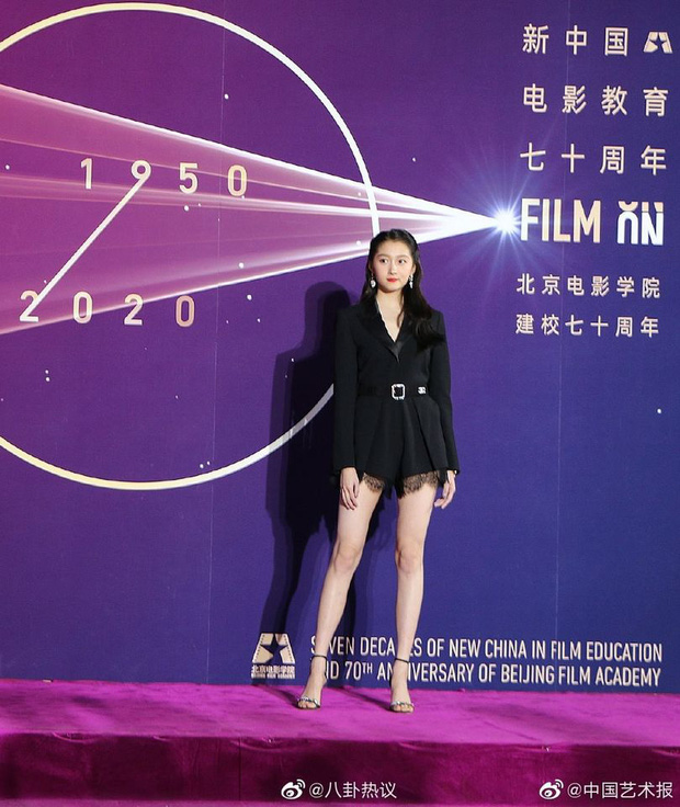Sao khủng đổ bộ lễ kỷ niệm 70 năm Học viện Điện ảnh Bắc Kinh: Dương Mịch - Dương Tử đọ sắc, đôi chân của Quan Hiểu Đồng gây bão - Ảnh 11.