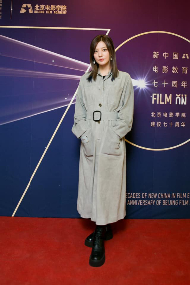Sao khủng đổ bộ lễ kỷ niệm 70 năm Học viện Điện ảnh Bắc Kinh: Dương Mịch - Dương Tử đọ sắc, đôi chân của Quan Hiểu Đồng gây bão - Ảnh 14.