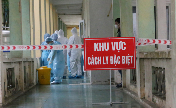 Bé trai 7 tháng tuổi cùng 7 người nhập cảnh khác mắc COVID-19, Việt Nam có 1.134 bệnh nhân - Ảnh 1.