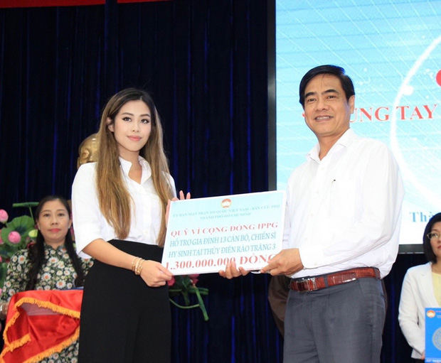 Tiên Nguyễn đại diện nhà tỷ phú Johnathan Hạnh Nguyễn trao 2 tỷ hỗ trợ miền Trung, 1,3 tỷ cho gia đình 13 cán bộ gặp nạn ở Rào Trăng 3 - Ảnh 3.