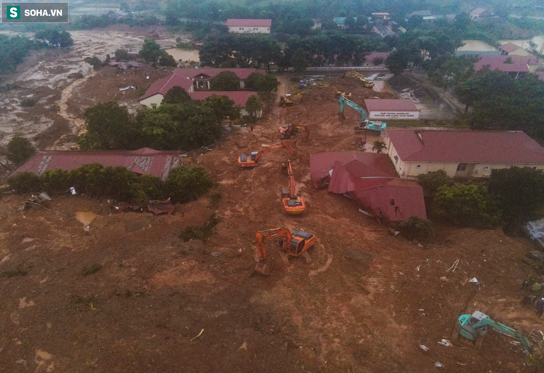 Toàn cảnh dãy nhà bị núi lở “san phẳng”, chôn vùi 22 chiến sĩ ở Quảng Trị - Ảnh 15.