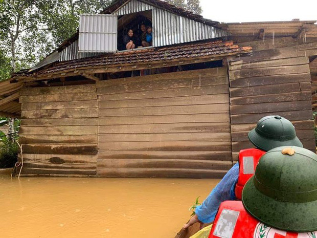 Hà Tĩnh: Sơ tán khẩn cấp hơn 45.000 dân đi tránh lũ - Ảnh 1.