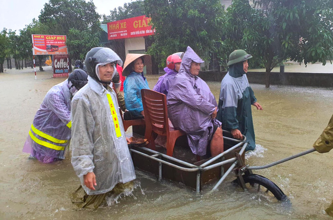 Vì sao miền Trung mưa lớn kéo dài gây lũ vượt đại hồng thuỷ năm 1979, ngập sâu nhiều nơi? - Ảnh 1.