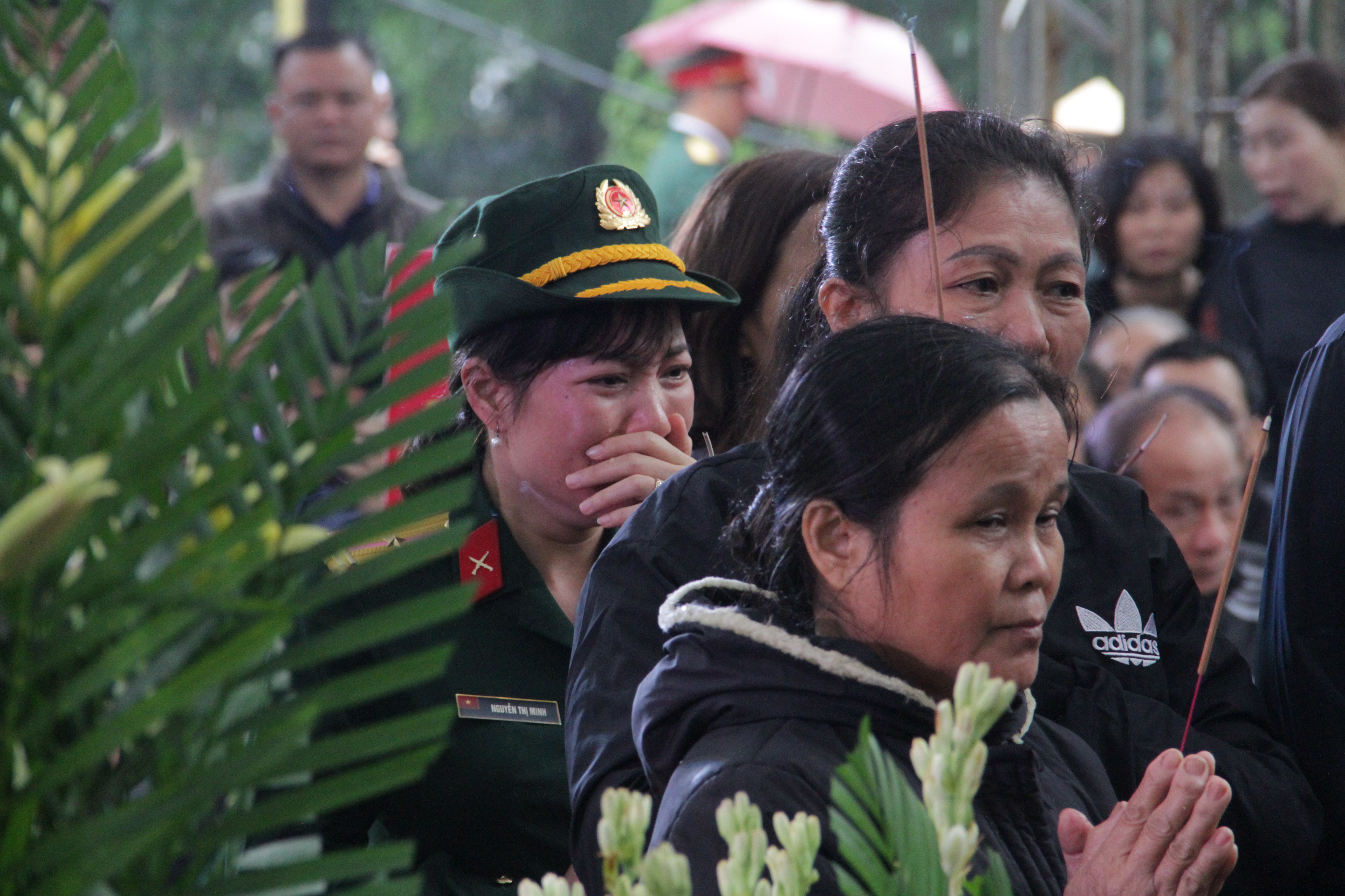 Vụ sạt lở thủy điện Rào Trăng 3: Quê nhà  Nghệ An khóc thương đón 3 liệt sỹ về với đất mẹ - Ảnh 17.