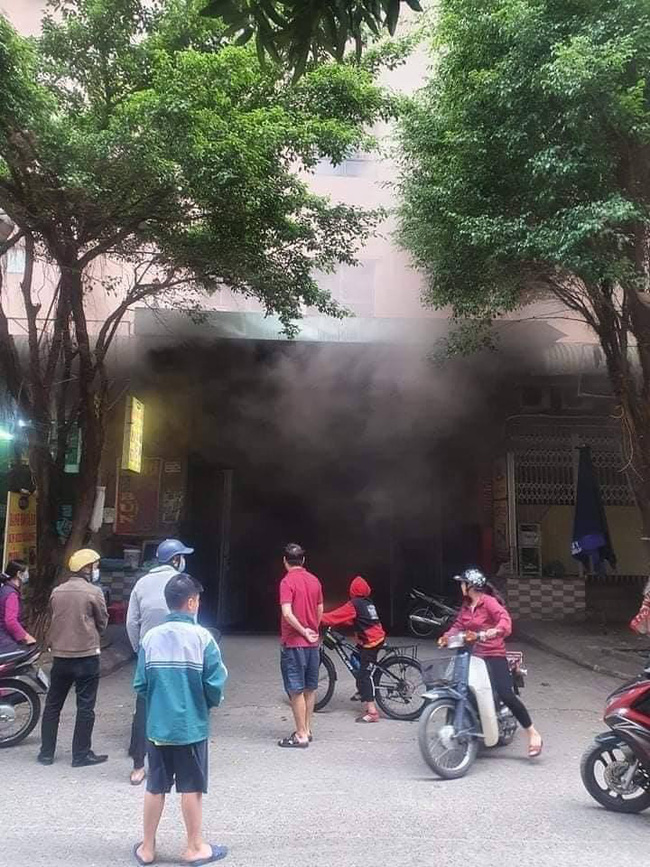 Hà Nội: Cháy tầng gửi xe tòa nhà chung cư Đại Thanh - Ảnh 1.