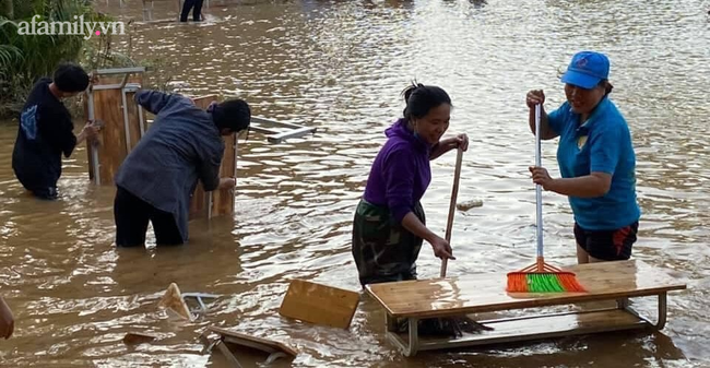 Trường học tan hoang sau lũ nhưng hành động của các thầy cô càng khiến cộng đồng mạng xúc động hơn - Ảnh 5.