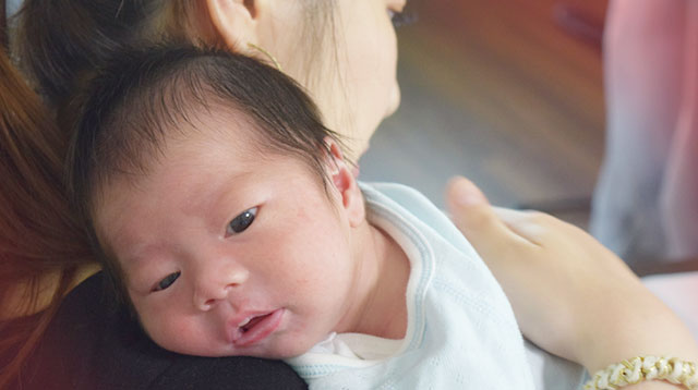 Lợi ích siêu bất ngờ của những cú nấc cụt lâu nay vẫn khiến các mẹ lo lắng của trẻ sơ sinh - Ảnh 1.