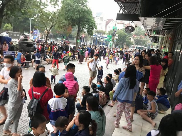 Hà Nội: Cháy lớn tại chung cư HH Linh Đàm, hàng nghìn người hoảng sợ tháo chạy vào sáng sớm - Ảnh 6.