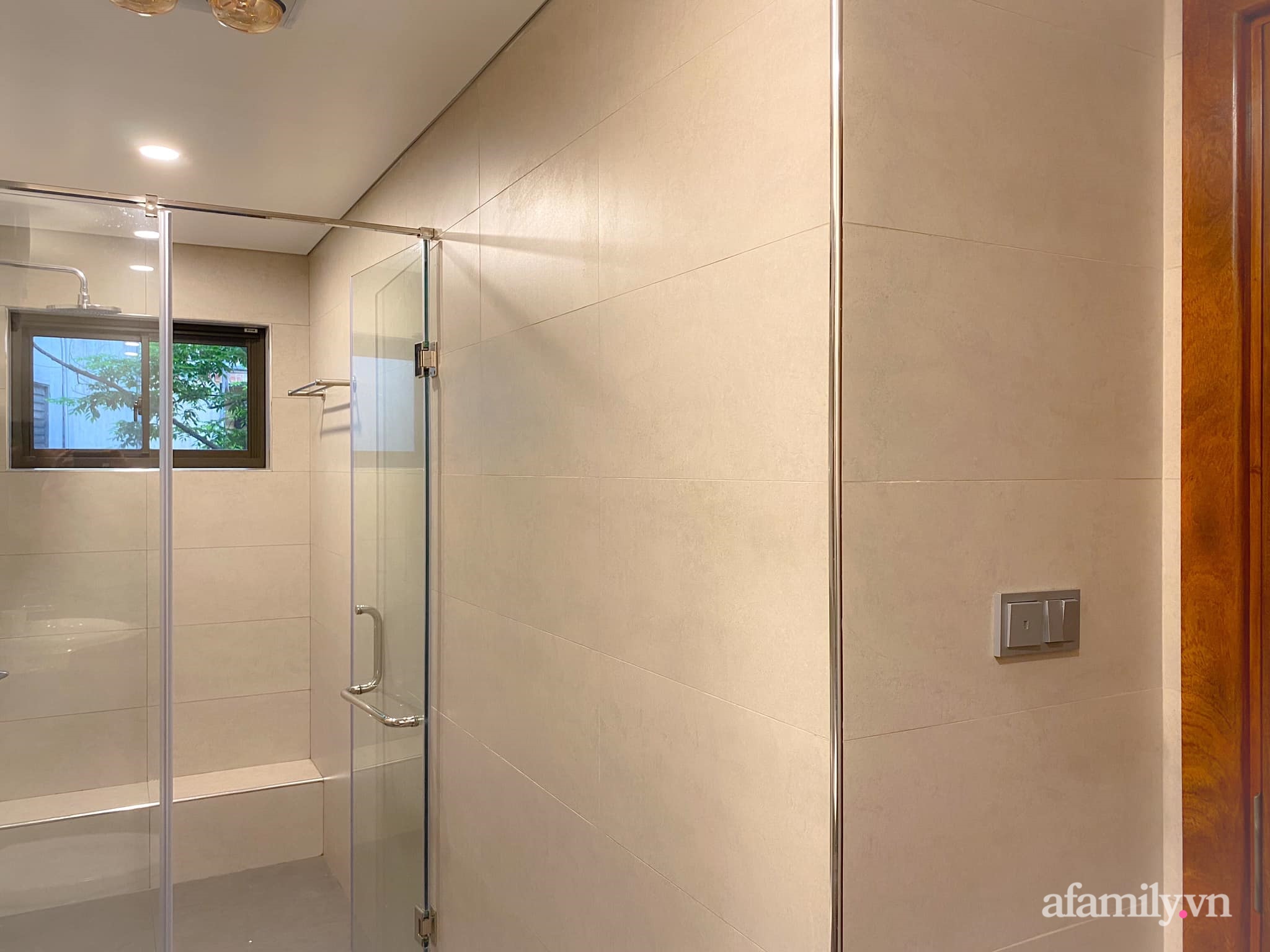 Học người Nhật cách thiết kế phòng tắm tối giản, gia đình Hà Nội 