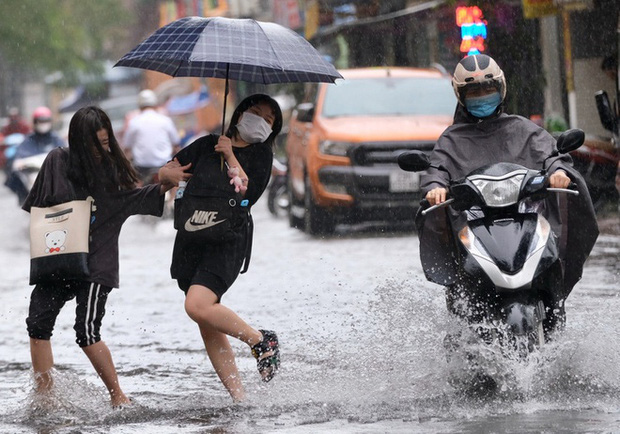 Miền Bắc lạnh sâu có nơi 17 độ C, Trung Bộ vẫn mưa lớn - Ảnh 1.