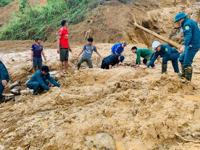 Vì sao sạt lở kinh hoàng liên tục xảy tại vùng núi Thừa Thiên Huế, Quảng Trị, Quảng Nam? - Ảnh 1.