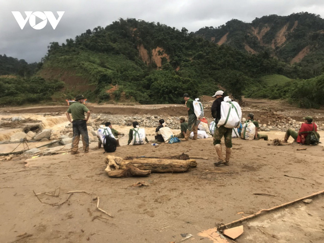 Tìm thấy thi thể Phó Bí thư Xã Đoàn khi đi giúp dân chống bão số 9 - Ảnh 6.