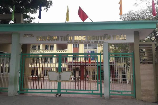 160 học sinh tại một trường tiểu học ở Hà Nội đồng loạt nghỉ học, 30 em nghỉ vì lý do đặc biệt khiến trường tức tốc rà soát lại bếp ăn - Ảnh 1.