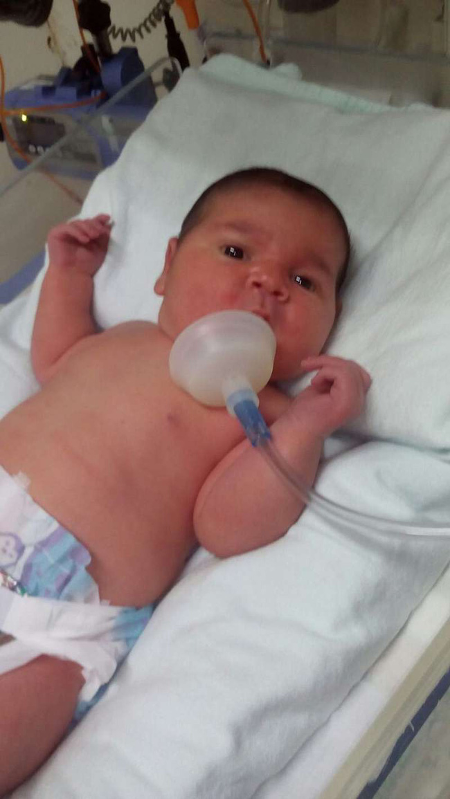 Một bà mẹ đã làm nên kỳ tích khi hạ sinh thành công con gái nặng cân nhất bệnh viện, dù chỉ tăng 11kg trong suốt thai kỳ - Ảnh 2.