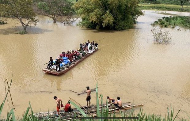 Đắk Lắk: Mưa tầm tã, hàng ngàn người bị cô lập - Ảnh 5.