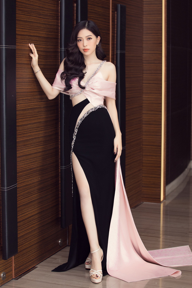 Họp báo Chung kết HHVN 2020: Tiểu Vy đội vương miện, Hoa hậu song Linh sexy đọ sắc bên Thuỵ Vân và quân đoàn Hoa, Á hậu - Ảnh 10.