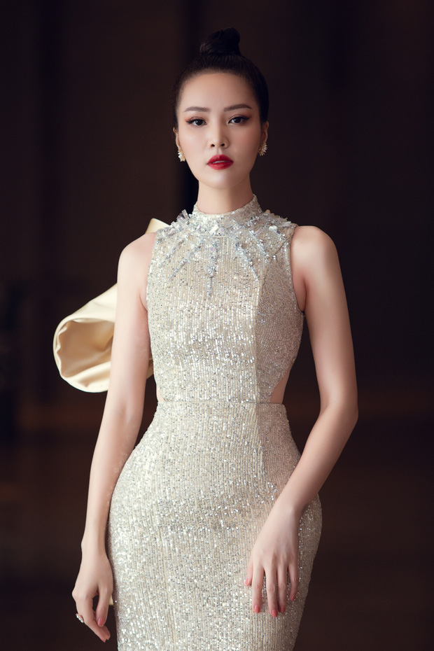 Họp báo Chung kết HHVN 2020: Tiểu Vy đội vương miện, Hoa hậu song Linh sexy đọ sắc bên Thuỵ Vân và quân đoàn Hoa, Á hậu - Ảnh 7.