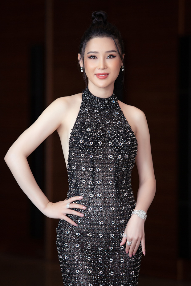 Họp báo Chung kết HHVN 2020: Tiểu Vy đội vương miện, Hoa hậu song Linh sexy đọ sắc bên Thuỵ Vân và quân đoàn Hoa, Á hậu - Ảnh 15.