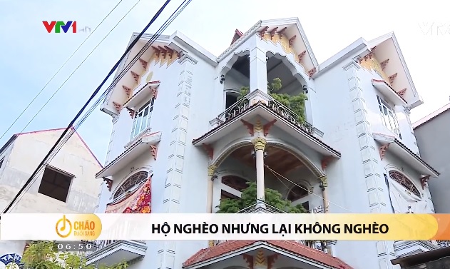 Ngỡ ngàng khi một hộ nghèo ở căn nhà 3 tầng đồ sộ, sang trọng như biệt thự ở Bắc Giang - Ảnh 1.