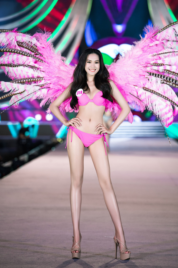 Nóng hừng hực Top 35 HHVN 2020 trình diễn bikini như Victoria’s Secret: Người khoe vòng 1 siêu khủng, kẻ lộ khuyết điểm rõ rệt - Ảnh 5.