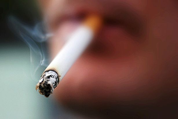 Tác hại đáng sợ của hút thuốc lá với ‘của quý’: Bác sĩ cảnh báo kích thước có thể bị ảnh hưởng - Ảnh 3.