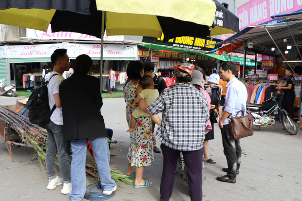 Vụ nữ chủ quán bánh xèo nghi bạo hành dã man 2 nam nhân viên: Hàng xóm kể nhiều đêm còn thấy nạn nhân phải bắt xe ôm bỏ trốn - Ảnh 4.