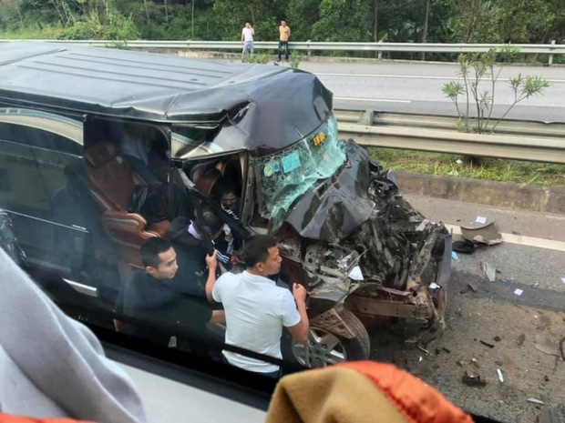 Phú Thọ: Xe khách 16 chỗ va chạm kinh hoàng với xe đầu kéo, 8 người nhập viện cấp cứu - Ảnh 1.