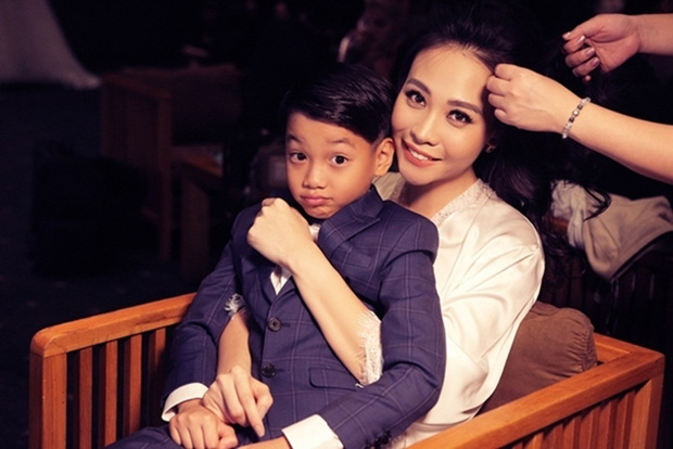 Cường Đô La đăng ảnh cả gia đình mừng sinh nhật Đàm Thu Trang, hành động của Subeo với mẹ kế chiếm spotlight - Ảnh 4.