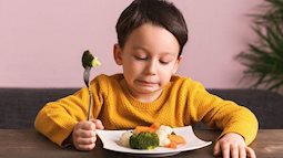 Con biếng ăn, còi cọc vì cha mẹ chủ quan bổ sung thiếu vi chất quan trọng này cho trẻ